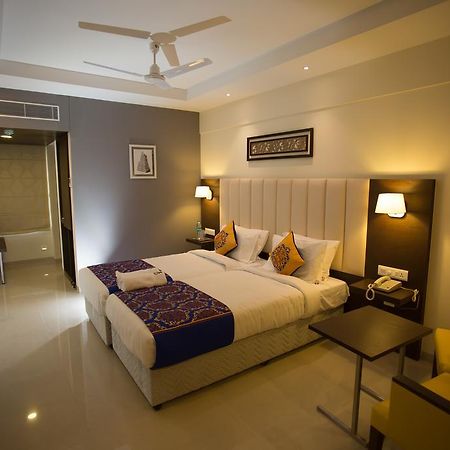 Hotel Ganpat Grand Palni Esterno foto