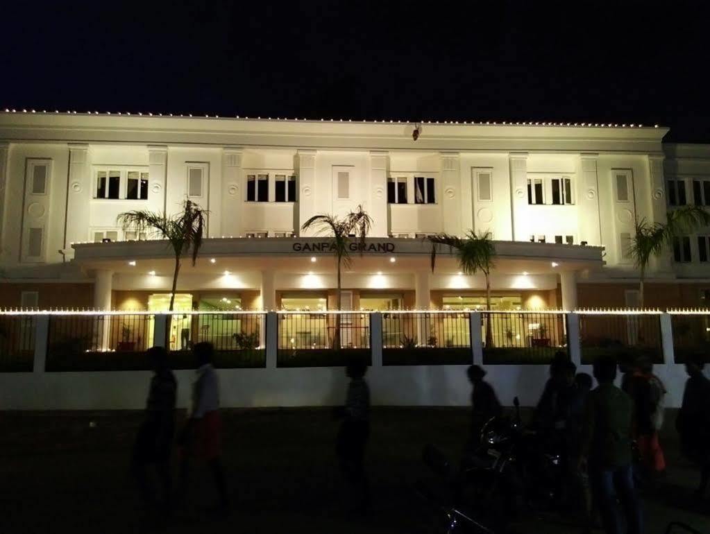 Hotel Ganpat Grand Palni Esterno foto